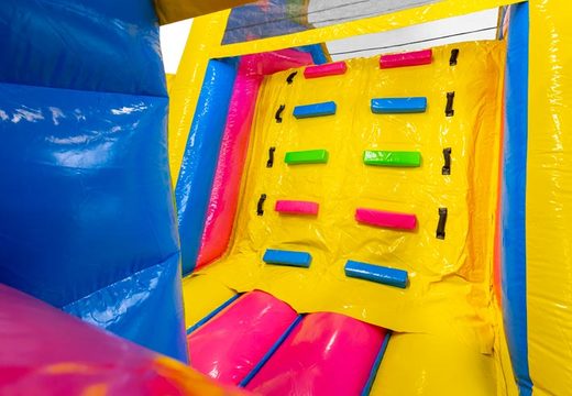 Parcours d'obstacles gonflable couleurs joyeuses de 13 mètres de long pour les enfants. Achetez des parcours d'obstacles gonflables maintenant en ligne chez JB Gonflables France