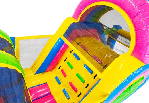 Achetez un parcours d'obstacles couleurs joyeuses gonflable de 13 mètres de long pour les enfants.  Commandez des parcours d'obstacles gonflables en ligne maintenant chez JB Gonflables France