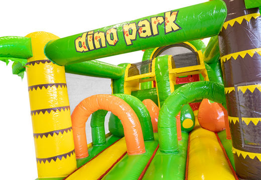 Parcours d'obstacles gonflable Dinosaure de 13 mètres de long pour les enfants. Achetez des parcours d'obstacles gonflables maintenant en ligne chez JB Gonflables France