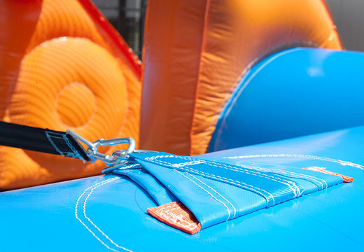 Commandez un baby-foot gonflable bleu orange avec un système d'embarquement coulissant unique pour les enfants. Achetez un baby-foot gonflable maintenant en ligne chez JB Inflatables Pays-Bas