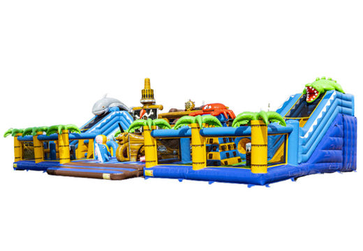 Grand parc de jeux gonflable JB Inflatables sur le thème du monde marin