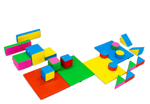 Grand ensemble de softplay avec des blocs colorés sur le thème standard pour jouer